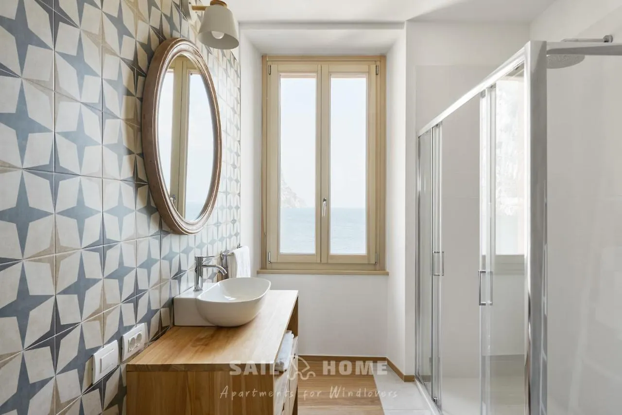 Sail Home - Apartments For Wind Lovers Campione del Garda 0*,  Italia